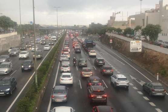 Una colisión múltiple en la GC-1, a la altura de Jinámar, causa retenciones de tráfico/TA.